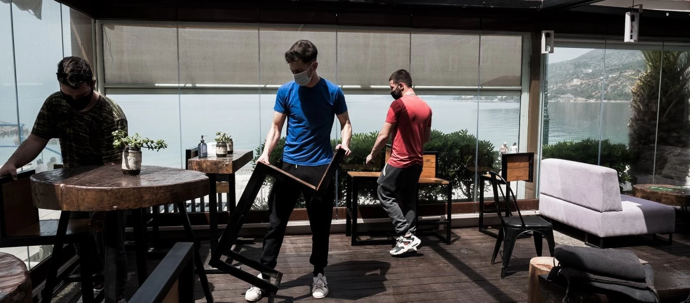 Χωρίς μουσική αλλά... με SMS: Έτσι θα ανοίξει σήμερα η εστίαση - Χιλιάδες επιχειρήσεις δεν σηκώνουν ρολά